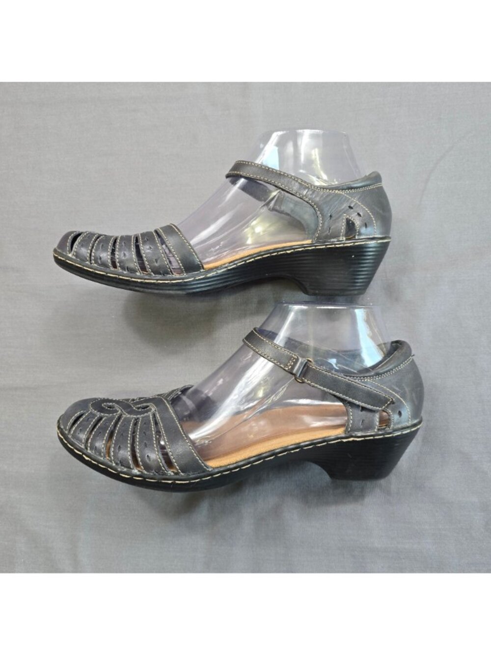 Clarks 8M Womens Mary Jane Shoes Black Leather Cutout Stitched Detail Closed Toe - Picture 4 of 7